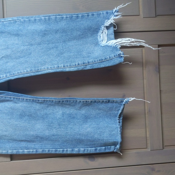 Distressed wider leg cropped-style jeans - Picture 2 of 8